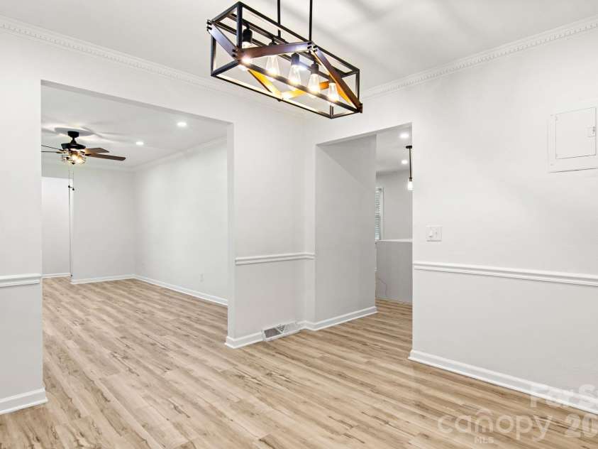 7030 Delta Lake Drive, Charlotte, NC 28215.  MLS# CAR4406791, YatesRealty ID 42701. 