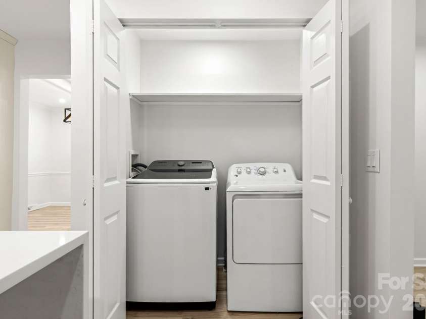 7030 Delta Lake Drive, Charlotte, NC 28215.  MLS# CAR4406791, YatesRealty ID 42701. 