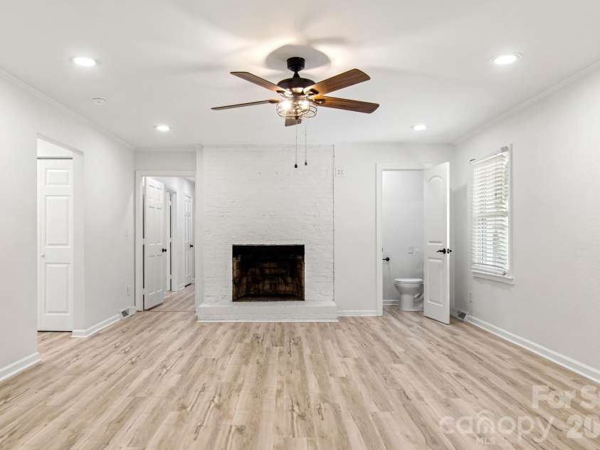 7030 Delta Lake Drive, Charlotte, NC 28215.  MLS# CAR4406791, YatesRealty ID 42701. 