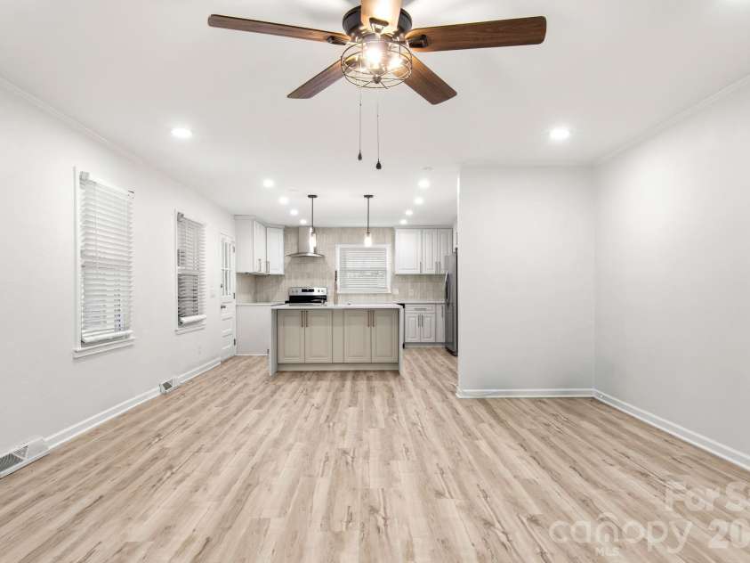 7030 Delta Lake Drive, Charlotte, NC 28215.  MLS# CAR4406791, YatesRealty ID 42701. 
