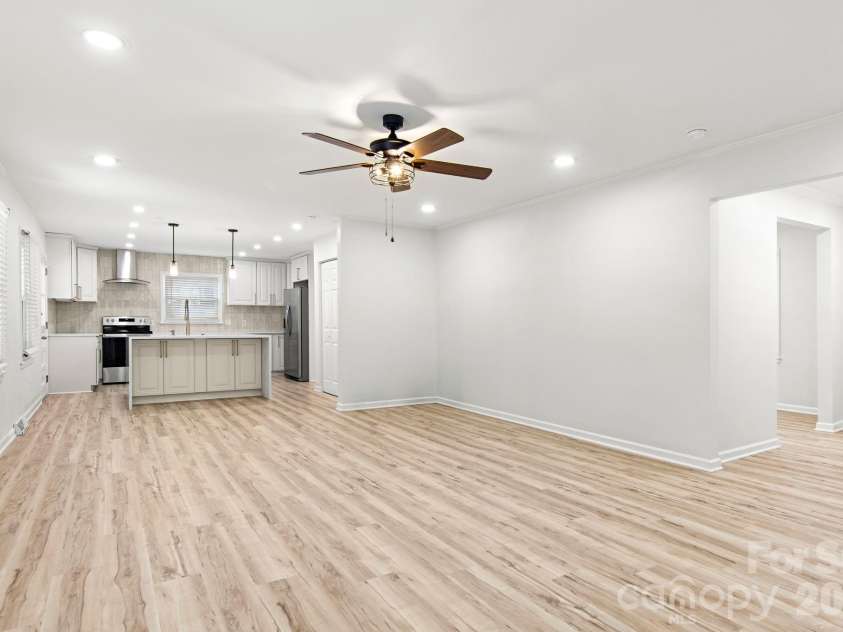 7030 Delta Lake Drive, Charlotte, NC 28215.  MLS# CAR4406791, YatesRealty ID 42701. 