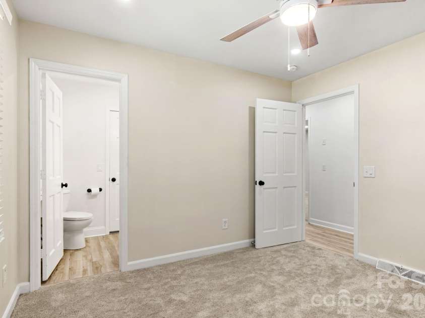 7030 Delta Lake Drive, Charlotte, NC 28215.  MLS# CAR4406791, YatesRealty ID 42701. 