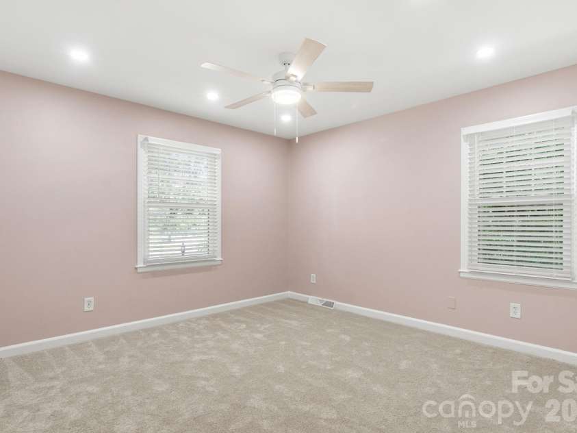 7030 Delta Lake Drive, Charlotte, NC 28215.  MLS# CAR4406791, YatesRealty ID 42701. 