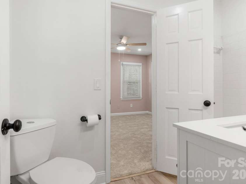 7030 Delta Lake Drive, Charlotte, NC 28215.  MLS# CAR4406791, YatesRealty ID 42701. 