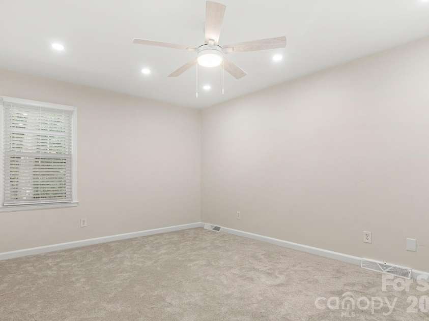 7030 Delta Lake Drive, Charlotte, NC 28215.  MLS# CAR4406791, YatesRealty ID 42701. 