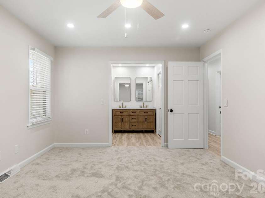 7030 Delta Lake Drive, Charlotte, NC 28215.  MLS# CAR4406791, YatesRealty ID 42701. 