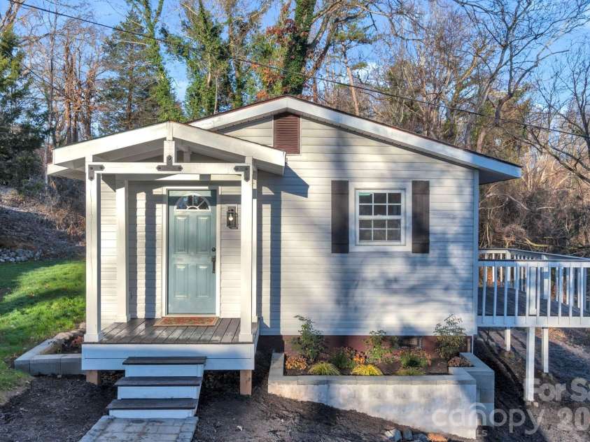 49 Livingston Street, Tryon, NC 28782.  MLS# CAR4412509, YatesRealty ID 42702. 