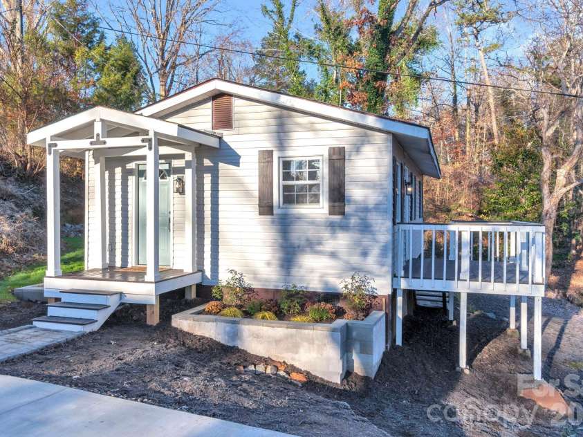 49 Livingston Street, Tryon, NC 28782.  MLS# CAR4412509, YatesRealty ID 42702. 