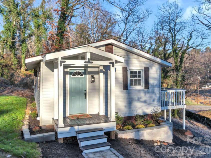 49 Livingston Street, Tryon, NC 28782.  MLS# CAR4412509, YatesRealty ID 42702. 