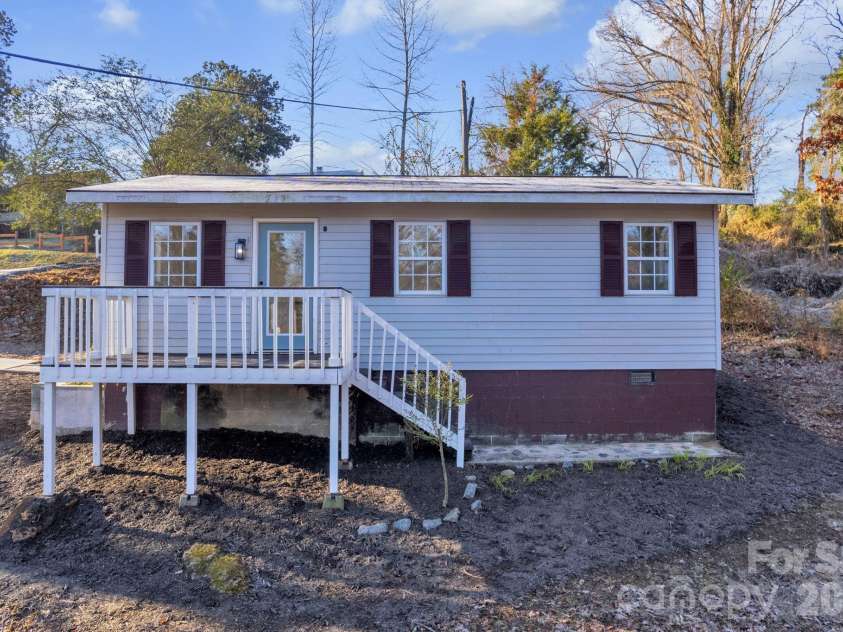 49 Livingston Street, Tryon, NC 28782.  MLS# CAR4412509, YatesRealty ID 42702. 