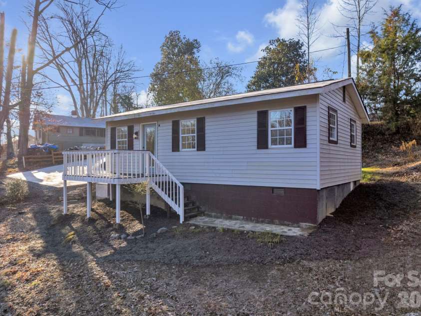 49 Livingston Street, Tryon, NC 28782.  MLS# CAR4412509, YatesRealty ID 42702. 