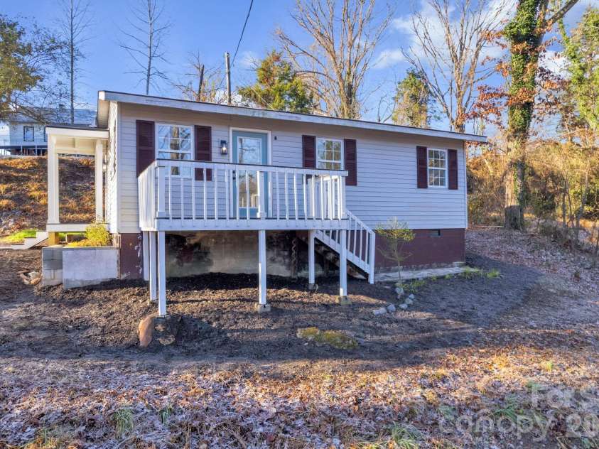49 Livingston Street, Tryon, NC 28782.  MLS# CAR4412509, YatesRealty ID 42702. 