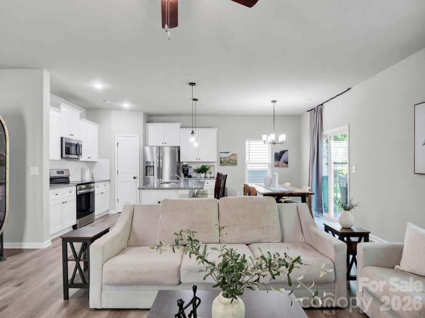 7203 Stoney Wood Lane, Charlotte, NC 28215.  MLS# CAR4412354, YatesRealty ID 42703. 