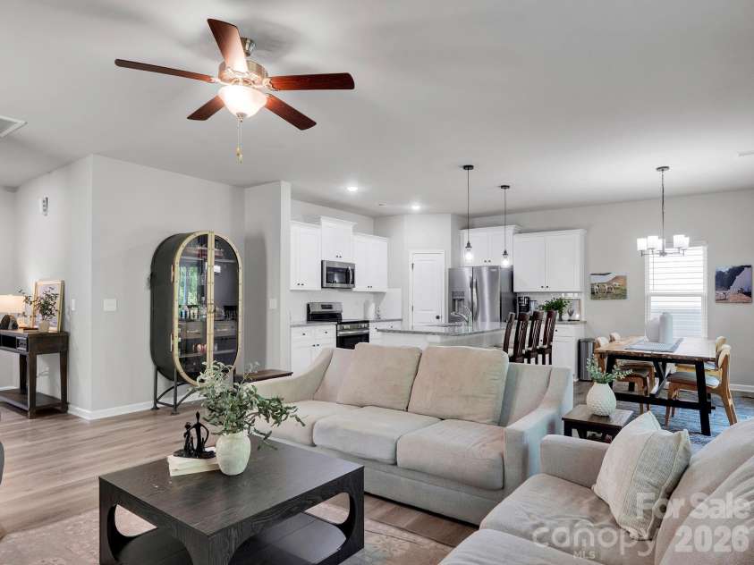 7203 Stoney Wood Lane, Charlotte, NC 28215.  MLS# CAR4412354, YatesRealty ID 42703. 
