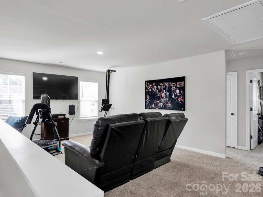 7203 Stoney Wood Lane, Charlotte, NC 28215.  MLS# CAR4412354, YatesRealty ID 42703. Large loft