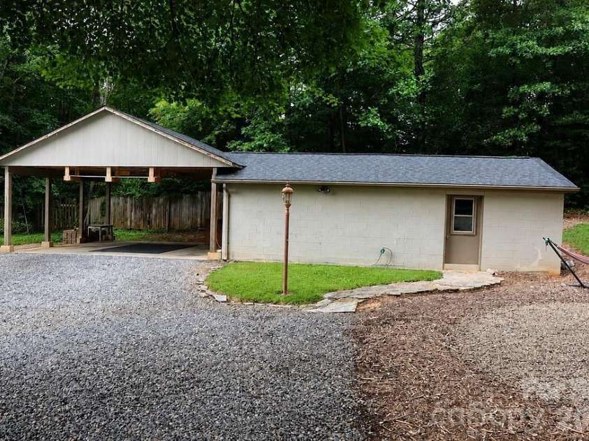 2095 Goodman Lake Road, Morganton, NC 28655.  MLS# CAR4412625, YatesRealty ID 42706. 