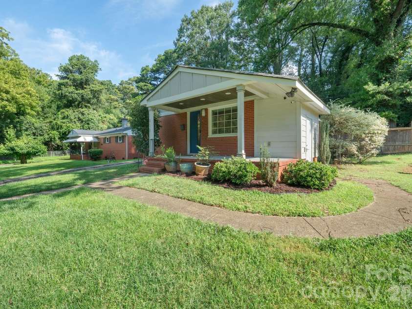 1812 Van Buren Avenue, Charlotte, NC 28216.  MLS# CAR4412103, YatesRealty ID 42708. 