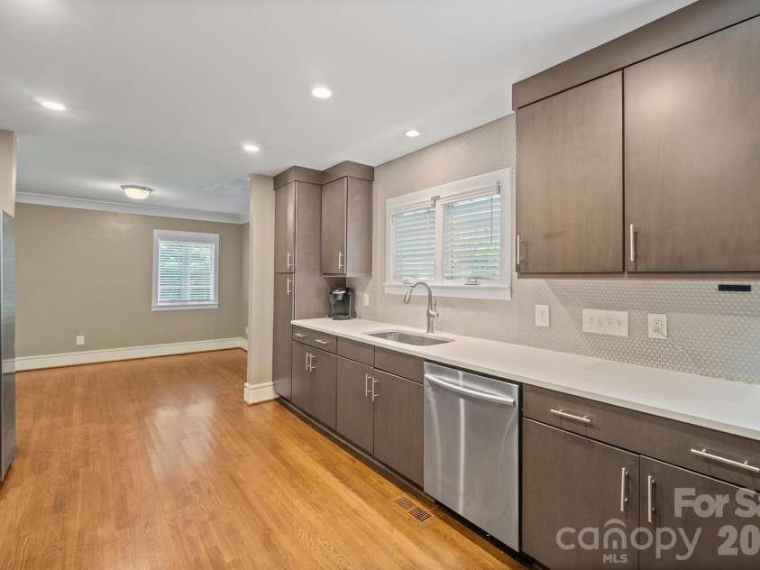 1812 Van Buren Avenue, Charlotte, NC 28216.  MLS# CAR4412103, YatesRealty ID 42708. 