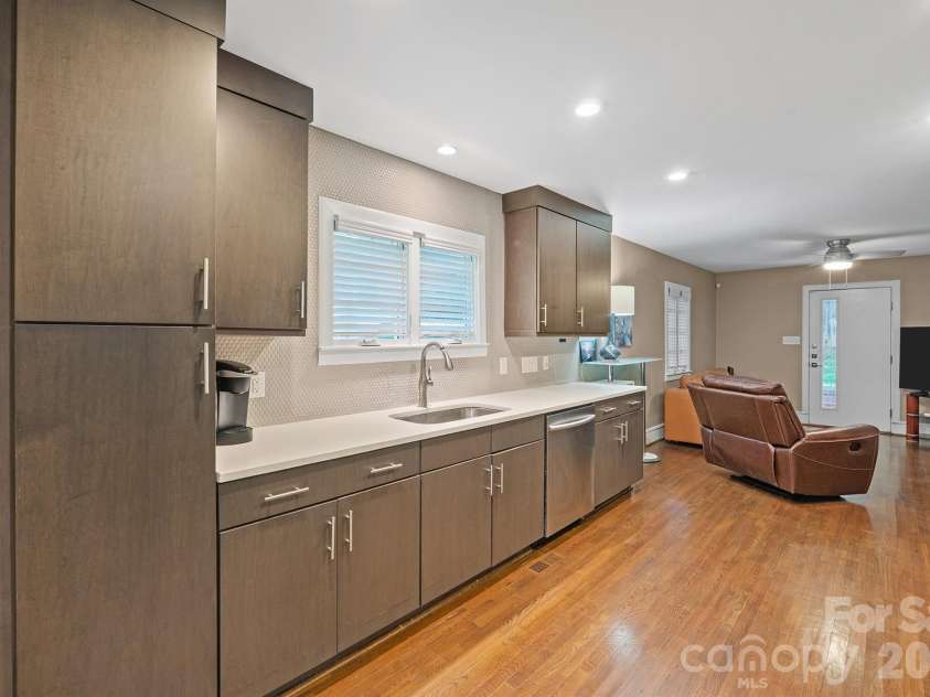 1812 Van Buren Avenue, Charlotte, NC 28216.  MLS# CAR4412103, YatesRealty ID 42708. 