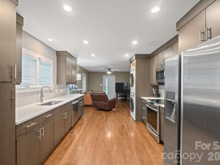 1812 Van Buren Avenue, Charlotte, NC 28216.  MLS# CAR4412103, YatesRealty ID 42708. 