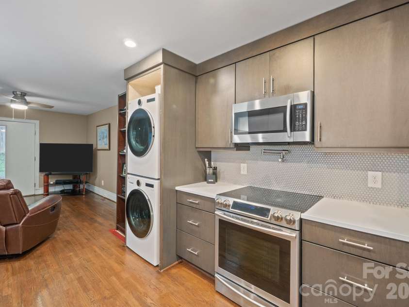 1812 Van Buren Avenue, Charlotte, NC 28216.  MLS# CAR4412103, YatesRealty ID 42708. 