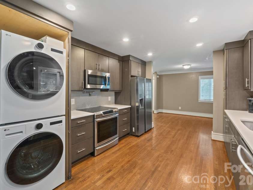 1812 Van Buren Avenue, Charlotte, NC 28216.  MLS# CAR4412103, YatesRealty ID 42708. 