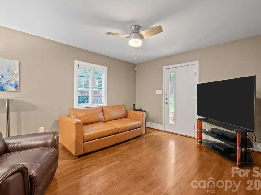 1812 Van Buren Avenue, Charlotte, NC 28216.  MLS# CAR4412103, YatesRealty ID 42708. 