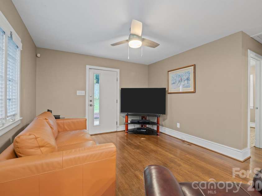 1812 Van Buren Avenue, Charlotte, NC 28216.  MLS# CAR4412103, YatesRealty ID 42708. 