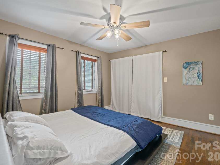 1812 Van Buren Avenue, Charlotte, NC 28216.  MLS# CAR4412103, YatesRealty ID 42708. 