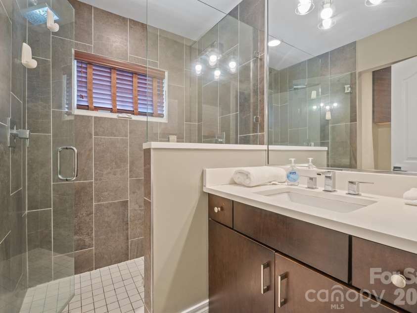 1812 Van Buren Avenue, Charlotte, NC 28216.  MLS# CAR4412103, YatesRealty ID 42708. 