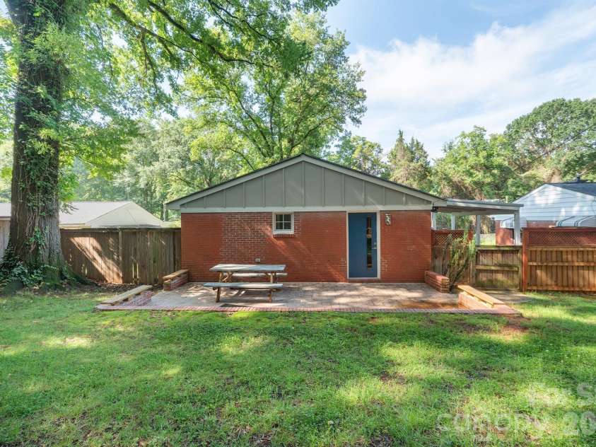 1812 Van Buren Avenue, Charlotte, NC 28216.  MLS# CAR4412103, YatesRealty ID 42708. 