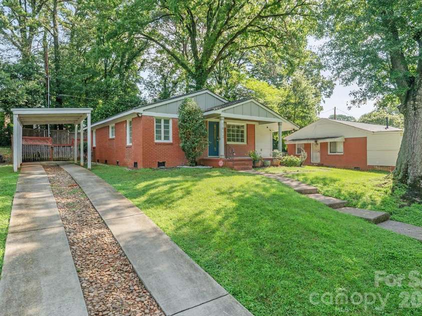 1812 Van Buren Avenue, Charlotte, NC 28216.  MLS# CAR4412103, YatesRealty ID 42708. 