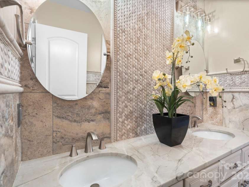 5752 Natoma Road, Lake Wylie, SC 29710.  MLS# CAR4200891, YatesRealty ID 4271. 3rd Full Bathroom