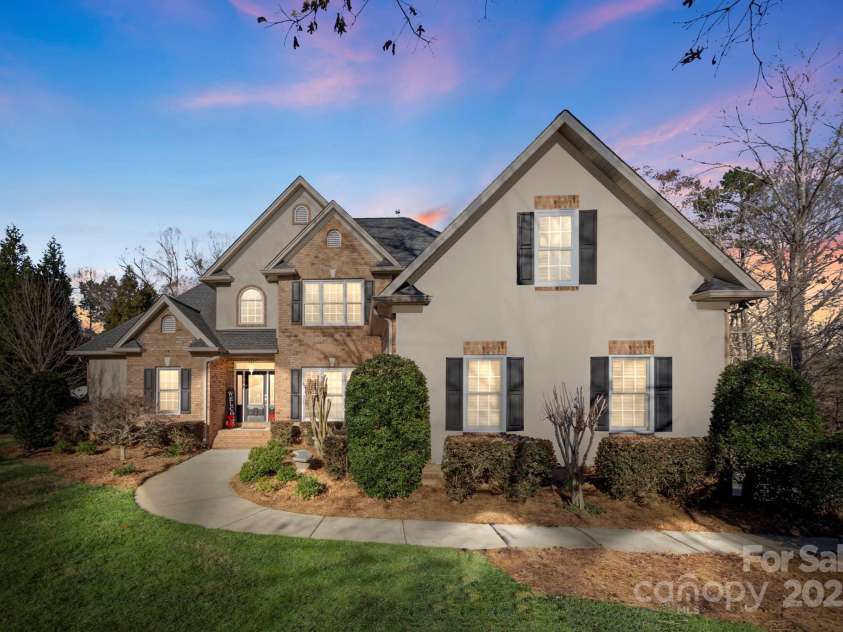 5752 Natoma Road, Lake Wylie, SC 29710.  MLS# CAR4200891, YatesRealty ID 4271. Front View of Custom Home