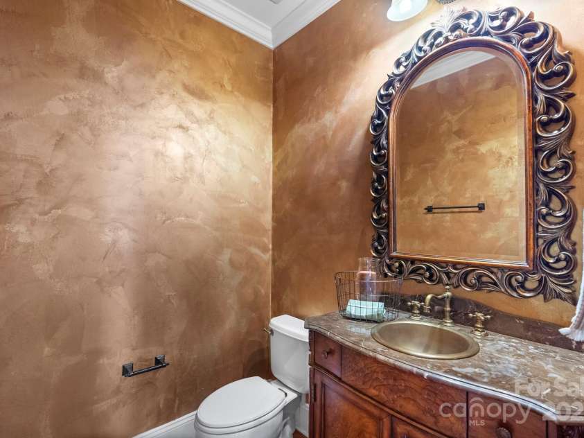 5752 Natoma Road, Lake Wylie, SC 29710.  MLS# CAR4200891, YatesRealty ID 4271. Half Bathroom on Main Level