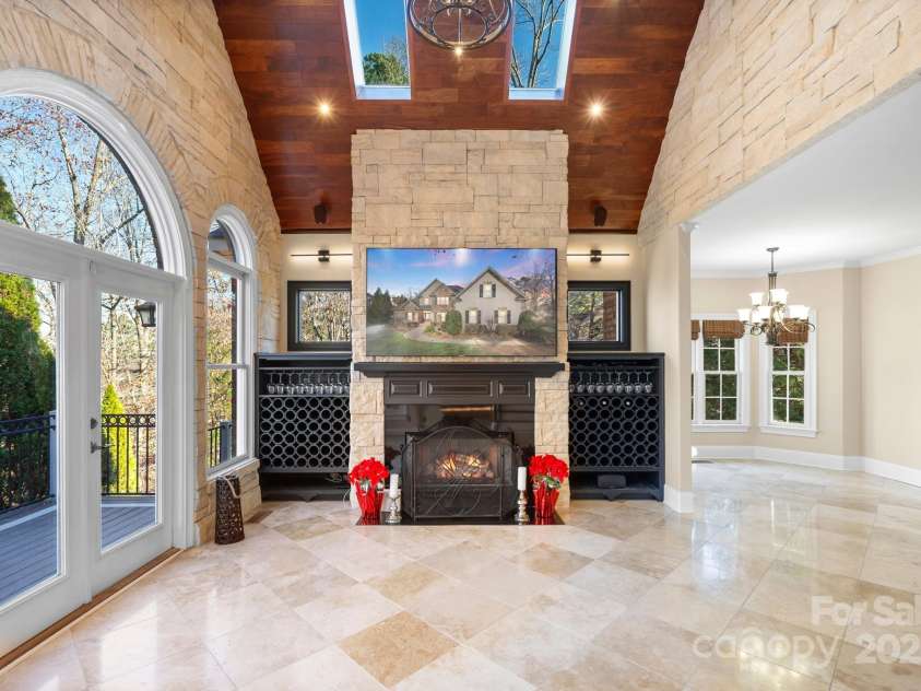 5752 Natoma Road, Lake Wylie, SC 29710.  MLS# CAR4200891, YatesRealty ID 4271. Keeping Room