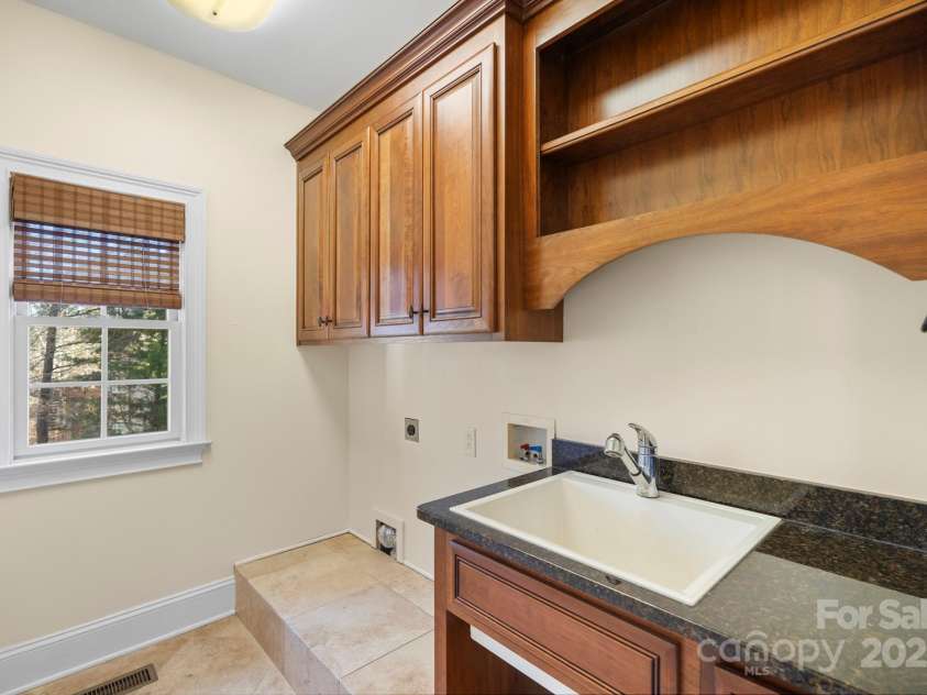 5752 Natoma Road, Lake Wylie, SC 29710.  MLS# CAR4200891, YatesRealty ID 4271. Laundry Room on Main Level
