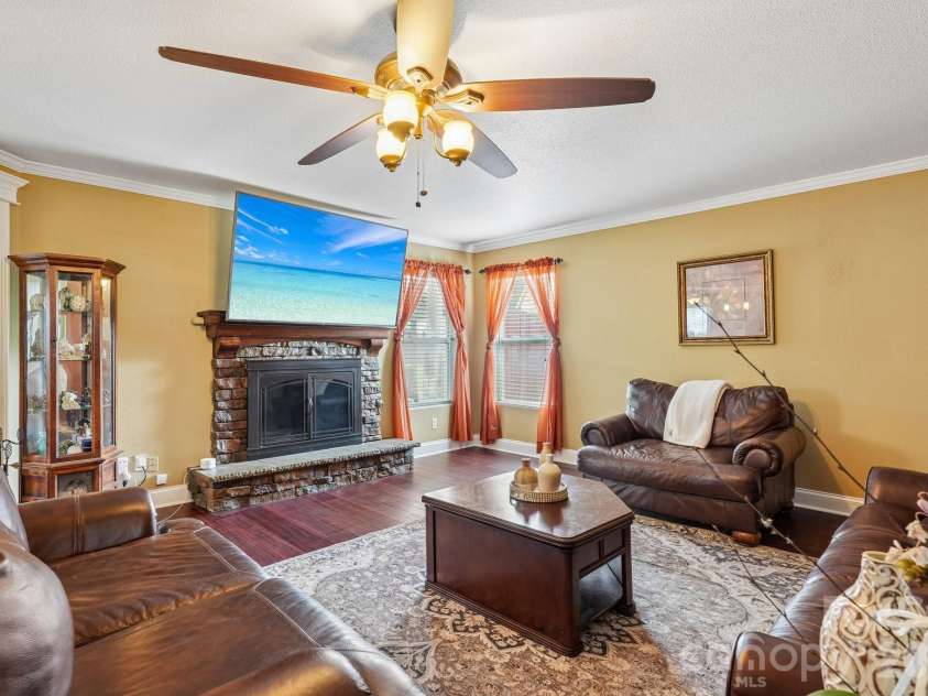 336 Farm Springs Drive, Mount Holly, NC 28120.  MLS# CAR4398014, YatesRealty ID 42711. 