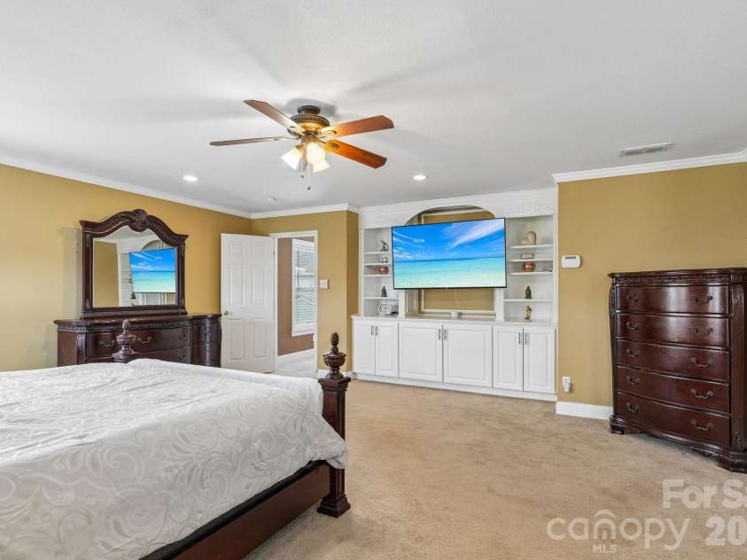 336 Farm Springs Drive, Mount Holly, NC 28120.  MLS# CAR4398014, YatesRealty ID 42711. 