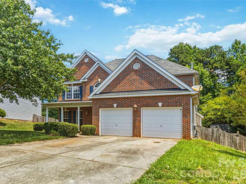 8522 Delamere Lane, Charlotte, NC 28269.  MLS# CAR4402618, YatesRealty ID 42715. 
