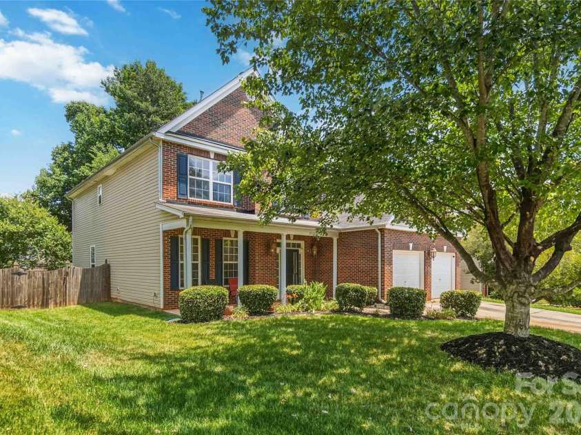8522 Delamere Lane, Charlotte, NC 28269.  MLS# CAR4402618, YatesRealty ID 42715. 