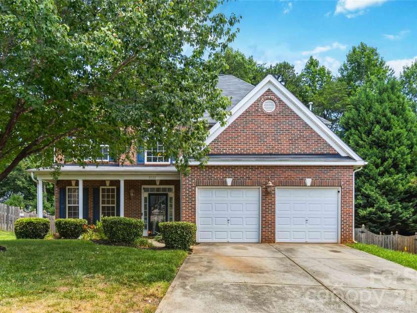 8522 Delamere Lane, Charlotte, NC 28269.  MLS# CAR4402618, YatesRealty ID 42715. 