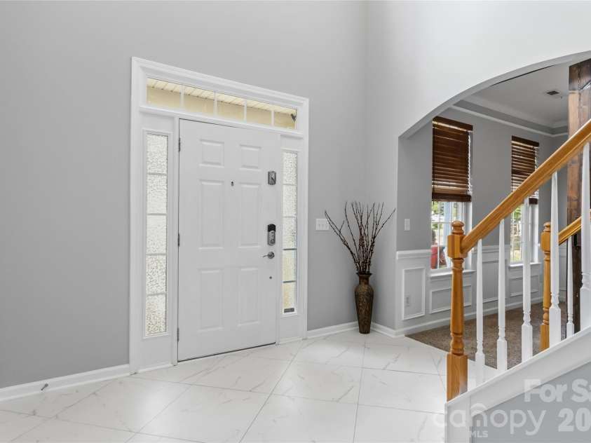 8522 Delamere Lane, Charlotte, NC 28269.  MLS# CAR4402618, YatesRealty ID 42715. 