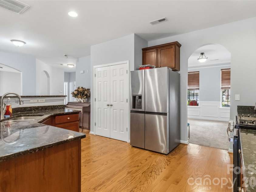 8522 Delamere Lane, Charlotte, NC 28269.  MLS# CAR4402618, YatesRealty ID 42715. 