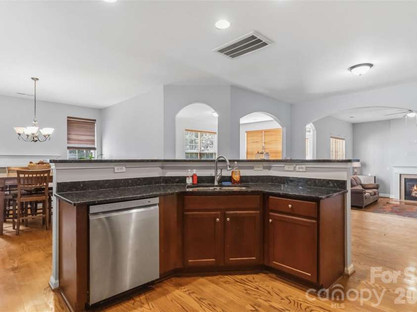 8522 Delamere Lane, Charlotte, NC 28269.  MLS# CAR4402618, YatesRealty ID 42715. 