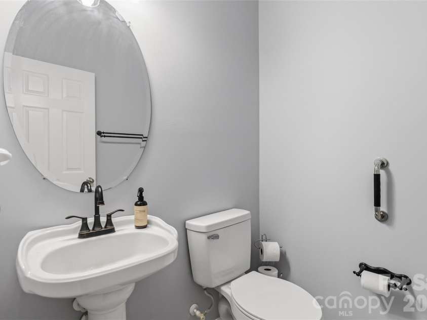 8522 Delamere Lane, Charlotte, NC 28269.  MLS# CAR4402618, YatesRealty ID 42715. 