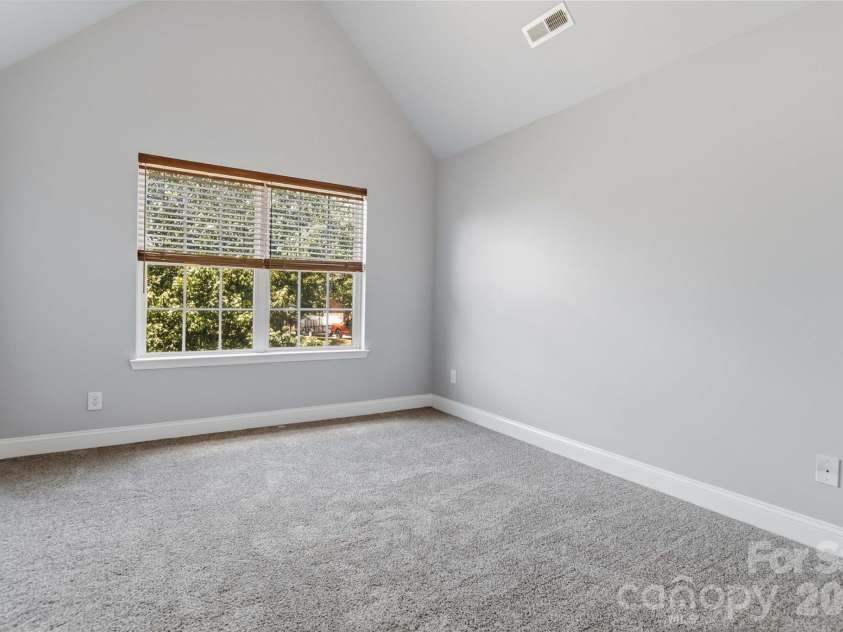 8522 Delamere Lane, Charlotte, NC 28269.  MLS# CAR4402618, YatesRealty ID 42715. 