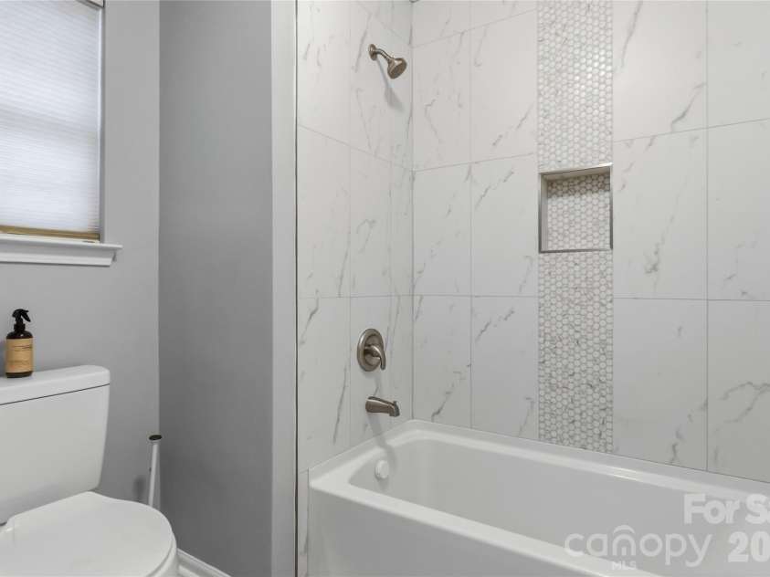 8522 Delamere Lane, Charlotte, NC 28269.  MLS# CAR4402618, YatesRealty ID 42715. 