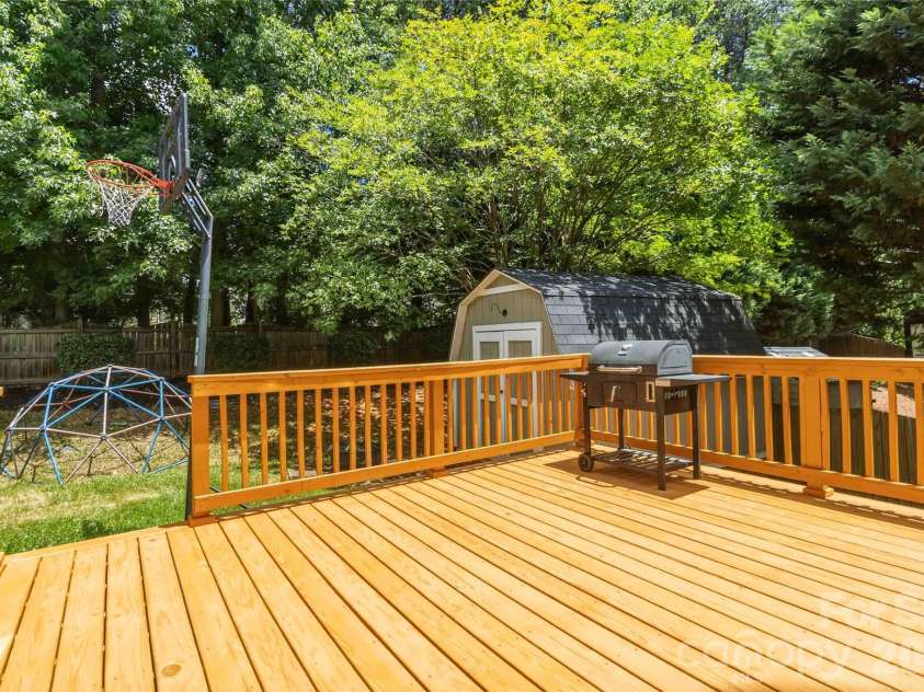 8522 Delamere Lane, Charlotte, NC 28269.  MLS# CAR4402618, YatesRealty ID 42715. 