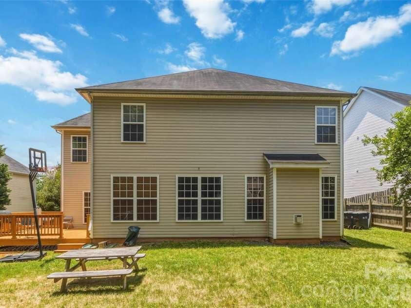 8522 Delamere Lane, Charlotte, NC 28269.  MLS# CAR4402618, YatesRealty ID 42715. 